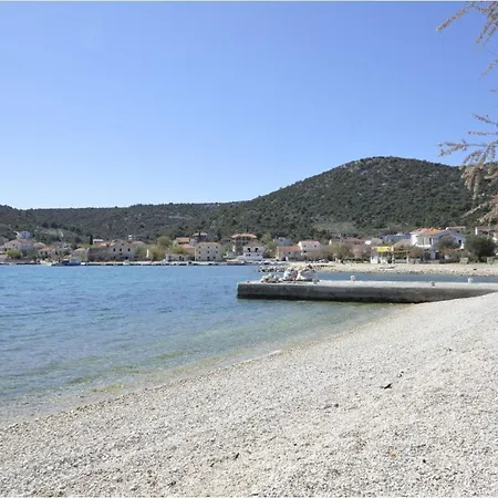 Cozy Seaside In 公寓 Vinišće