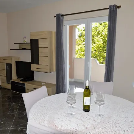 Cozy Seaside In Vinisce